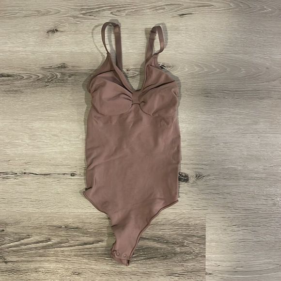SKIMS SEAMLESS SCULPT THONG BODYSUIT - UMBER - Picture 2 of 4